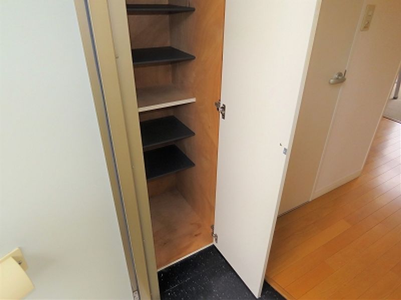 レオパレスニスモ 玄関