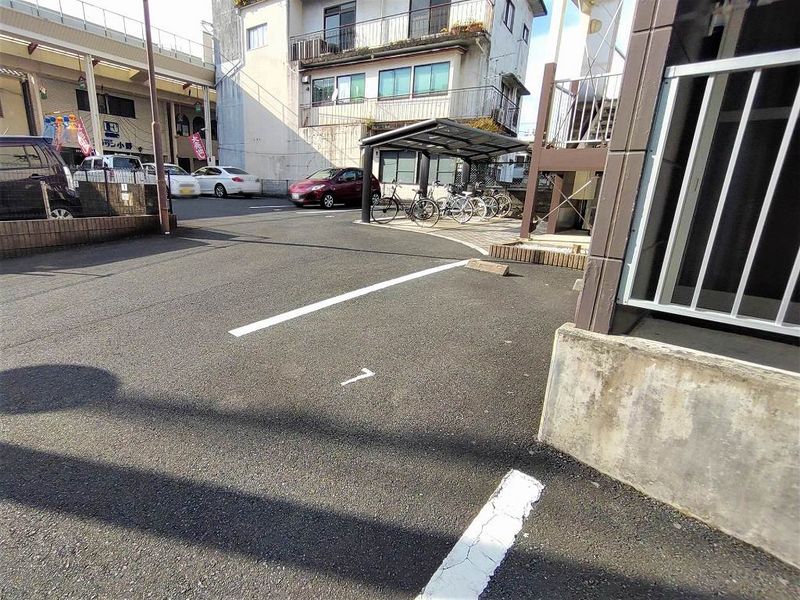レオパレス山下 駐車場