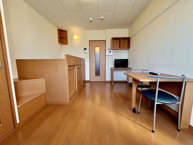 レオパレス八萬屋 居間