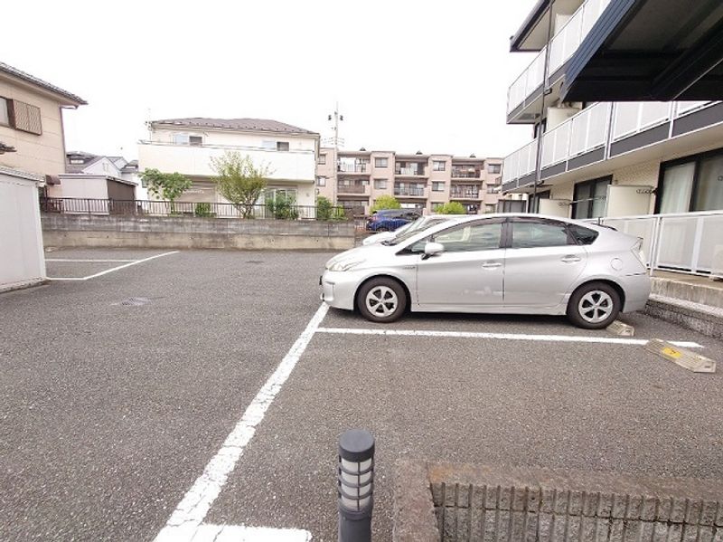 レオパレスピアニシモ 駐車場