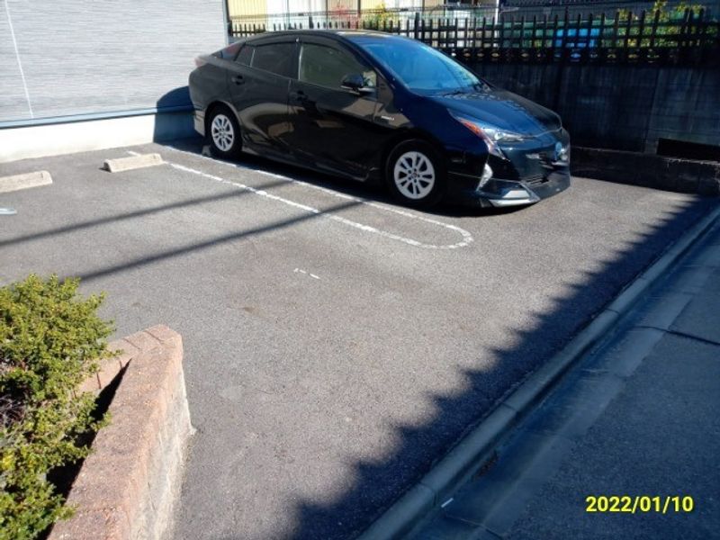レオパレス龍ノ口 駐車場
