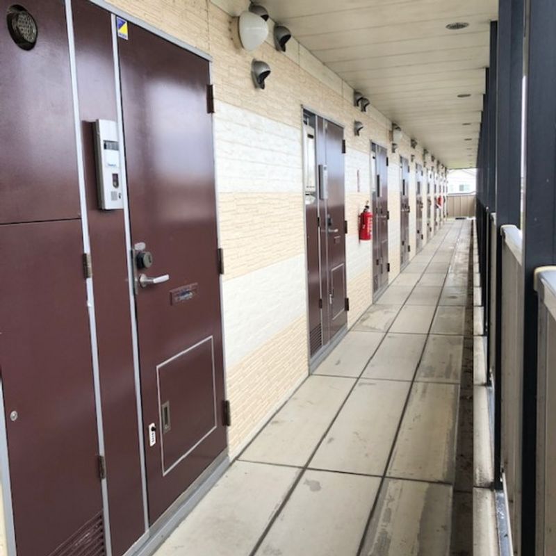 レオパレスレインボー 玄関