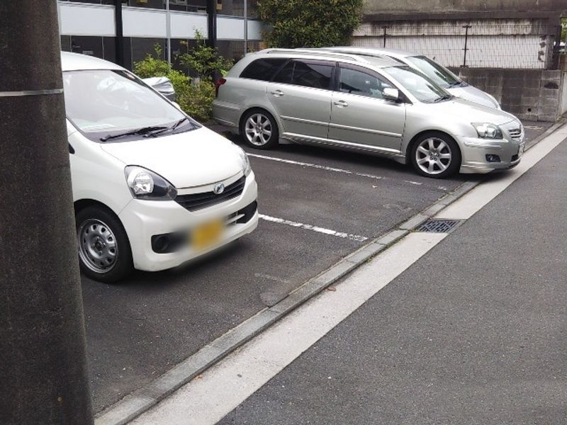 レオパレスそよかぜ 駐車場
