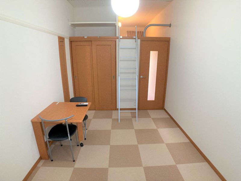 レオパレス大学通り 寝室