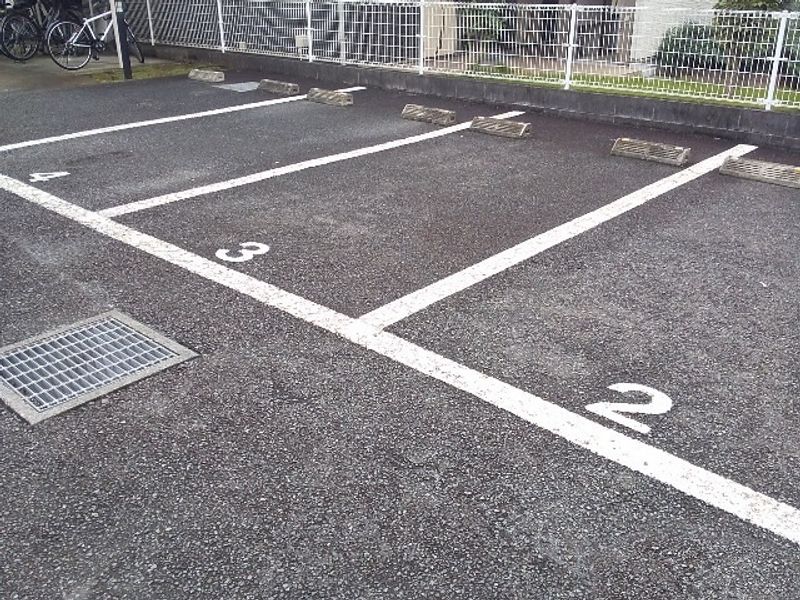 レオパレスエスポワール 駐車場