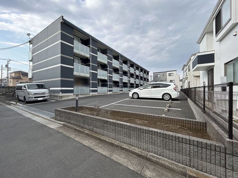 レオネクストシャンエトワール 駐車場