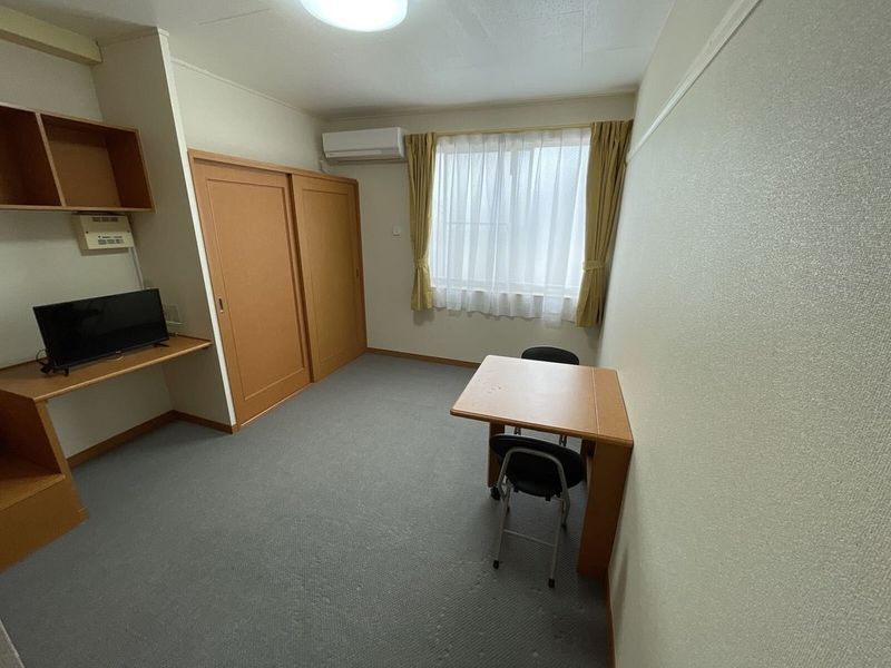レオパレス中屋敷Ａ 居間