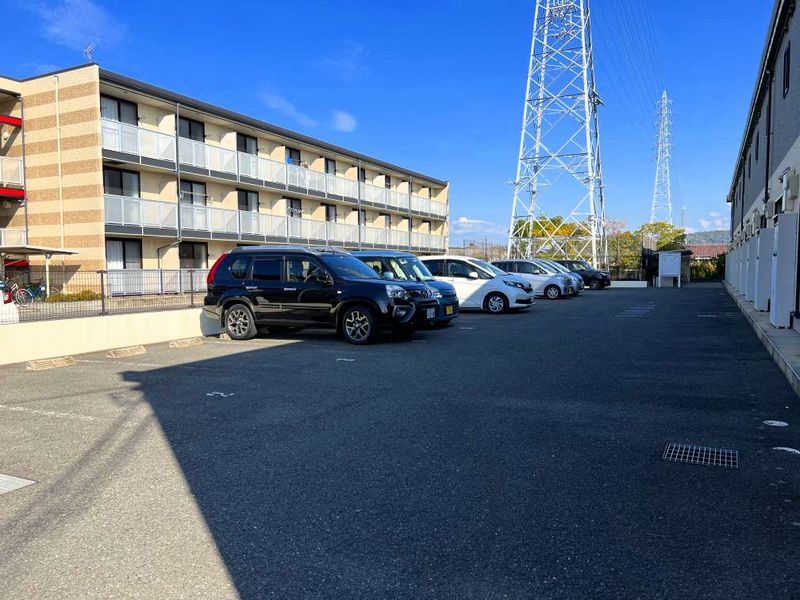 レオパレス北出島 駐車場