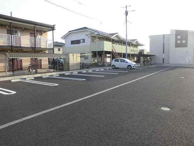 レオネクストセンターヒル 駐車場