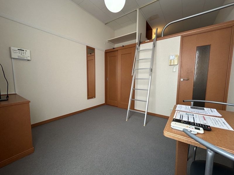 レオパレスセブンヒルズⅣ 居間
