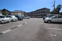 レオパレスグランデタカヤマ 駐車場