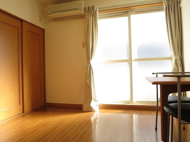 レオパレスペルル 居間