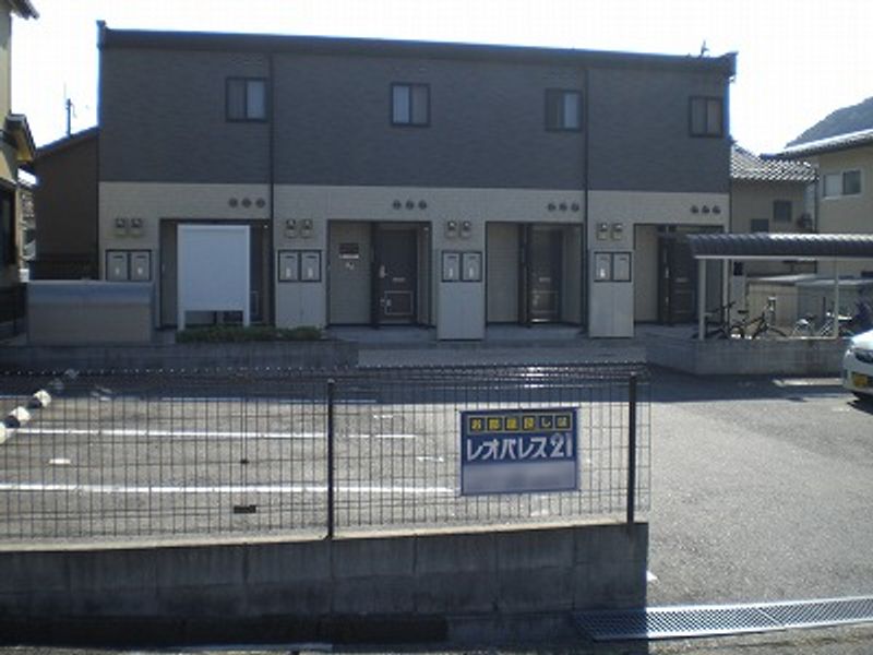 レオパレス菩提寺 駐車場
