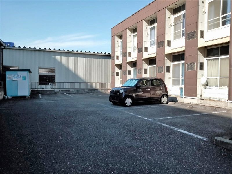 レオパレスオータム 駐車場