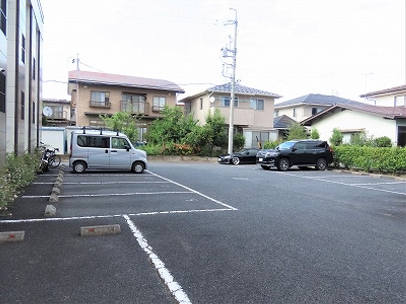 レオパレス中越 駐車場