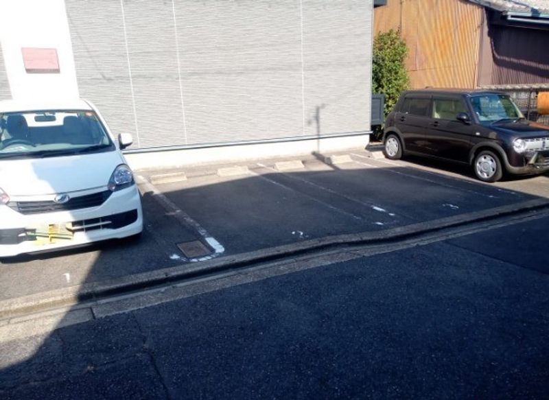 レオパレス成願寺 駐車場
