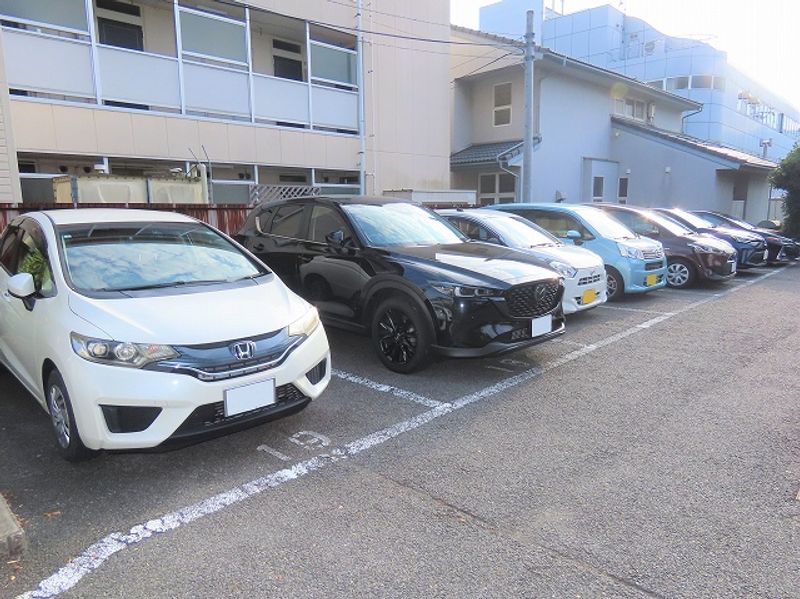 レオパレス双葉 駐車場