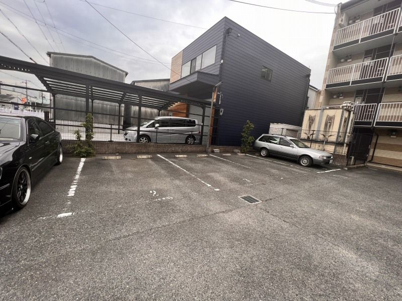レオパレスリバーサイド 駐車場