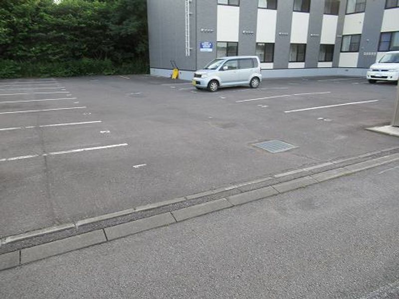 レオパレスレジーオ　ベニヤ 駐車場