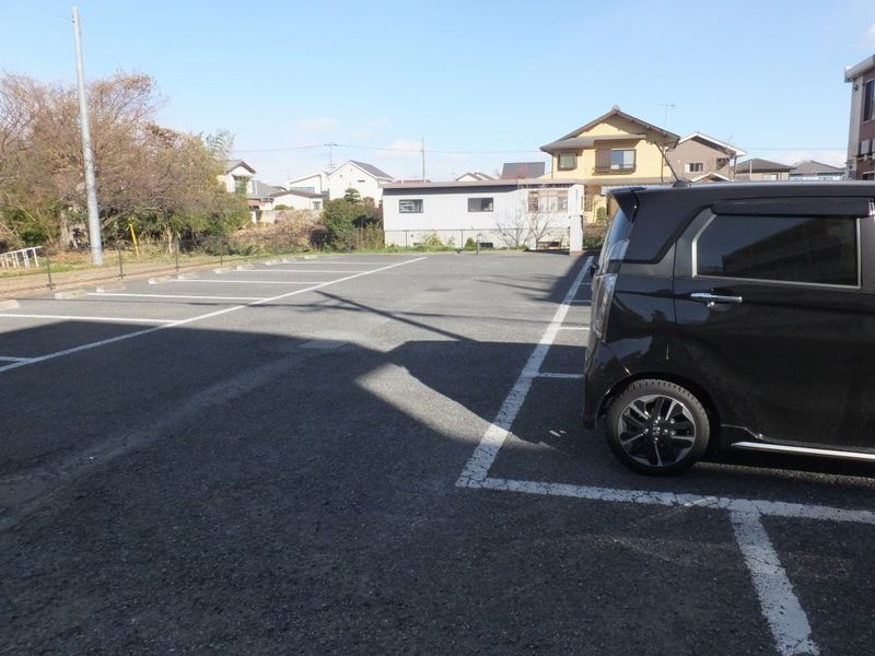 レオネクストレオルピナスⅡ 駐車場