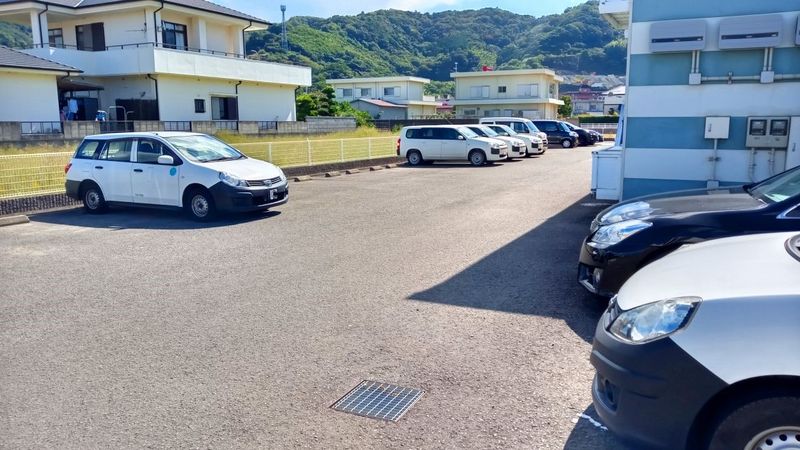 レオパレスぎぶふぇる 駐車場