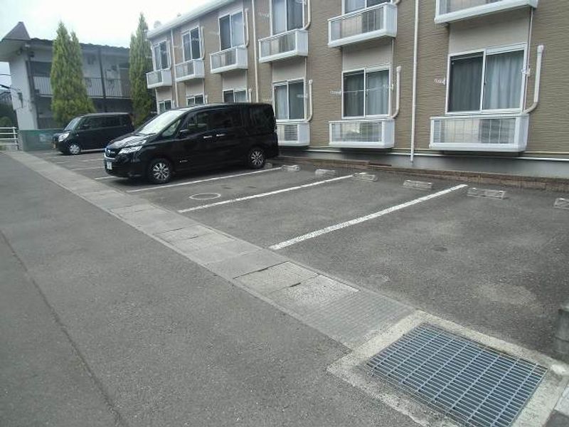 レオパレスＳＴＫＨ５ 駐車場