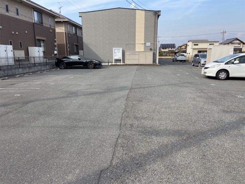 レオパレス南連島 駐車場