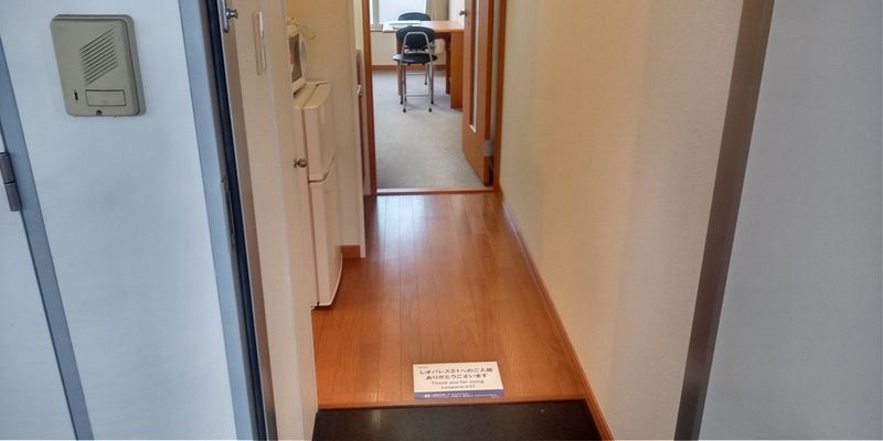 レオパレスアドリア館 玄関