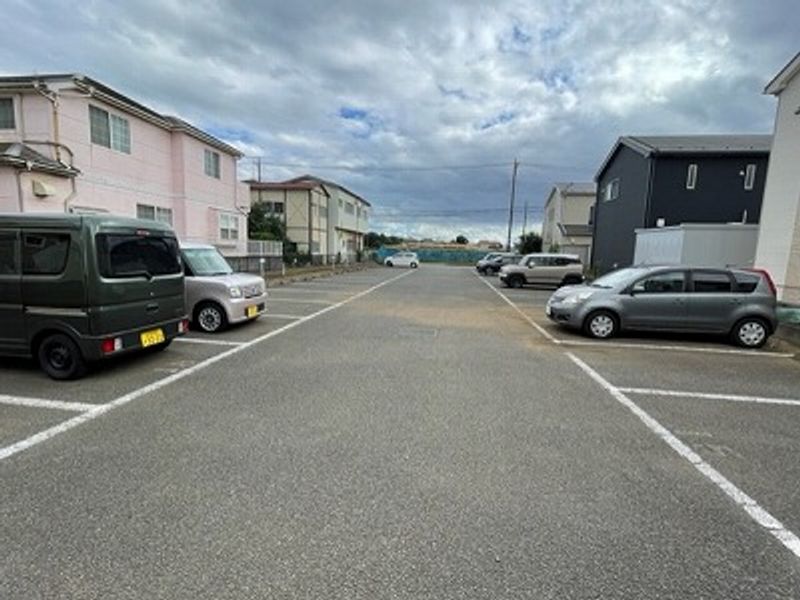 レオパレスアンオゥル 駐車場