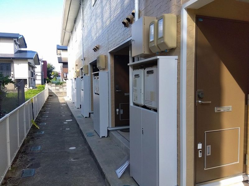 レオパレス中道 玄関