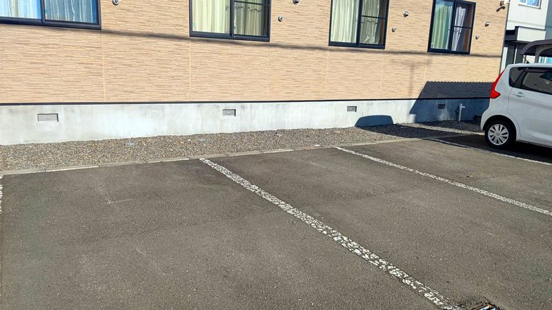 レオパレステンレスト 駐車場