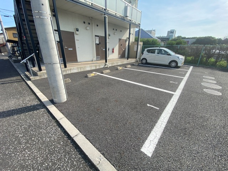 レオネクスト中根ハウスＭ３ 駐車場