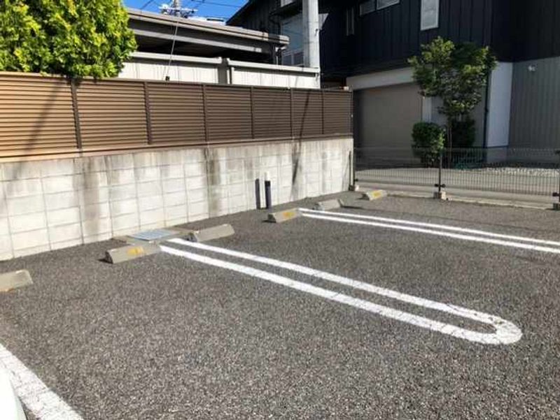 レオパレス高宮 駐車場