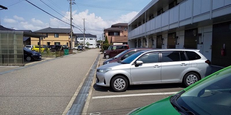 レオパレスプランドールⅢ 駐車場