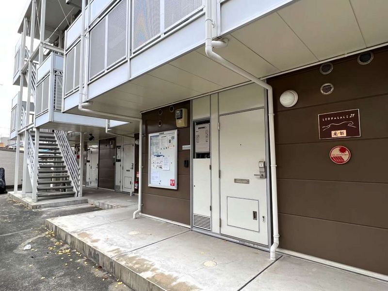 レオパレス北新 エントランス