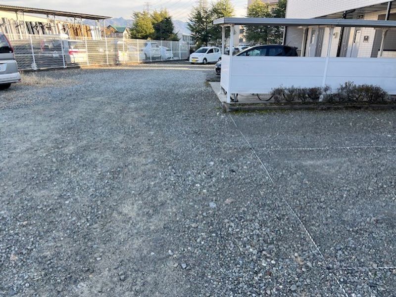 レオパレスリヴェール国母 駐車場