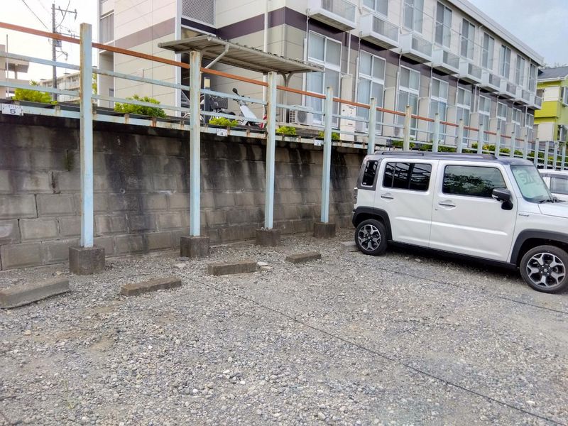 レオパレスウィン 駐車場