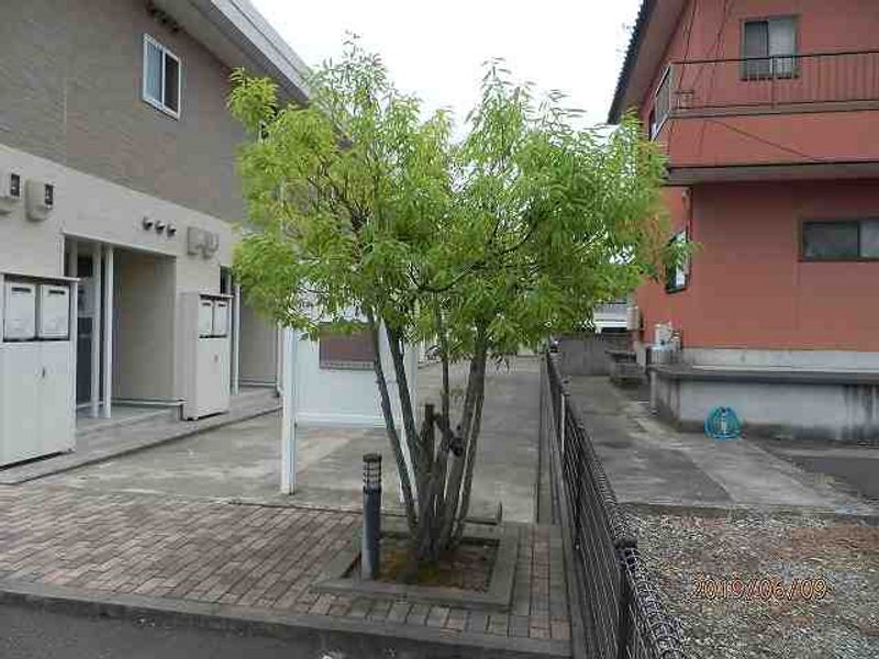 レオパレスシャトーヒロ 庭