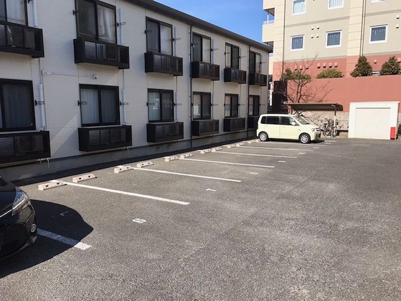 レオパレス雫 駐車場