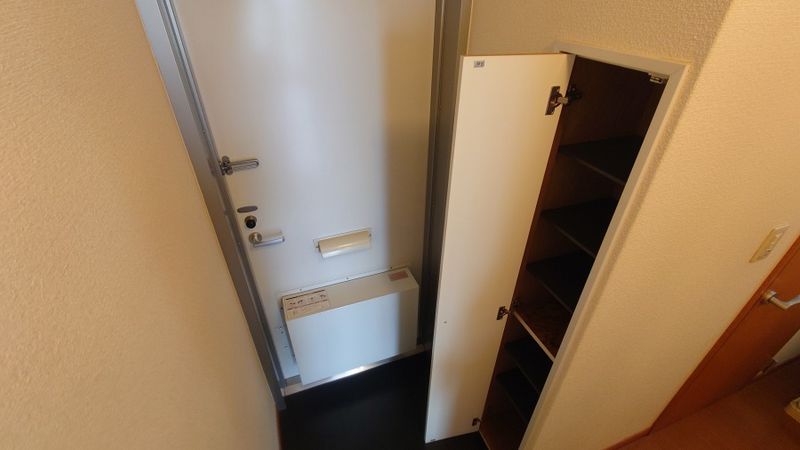 レオパレスシャンテ 玄関