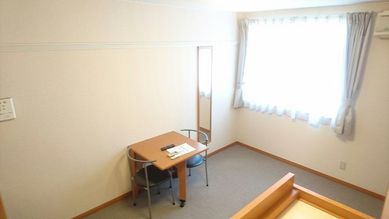 レオパレスウィング 居間