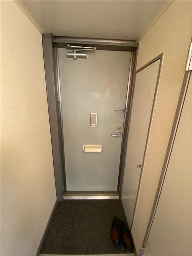 レオパレスカサグランデ 玄関