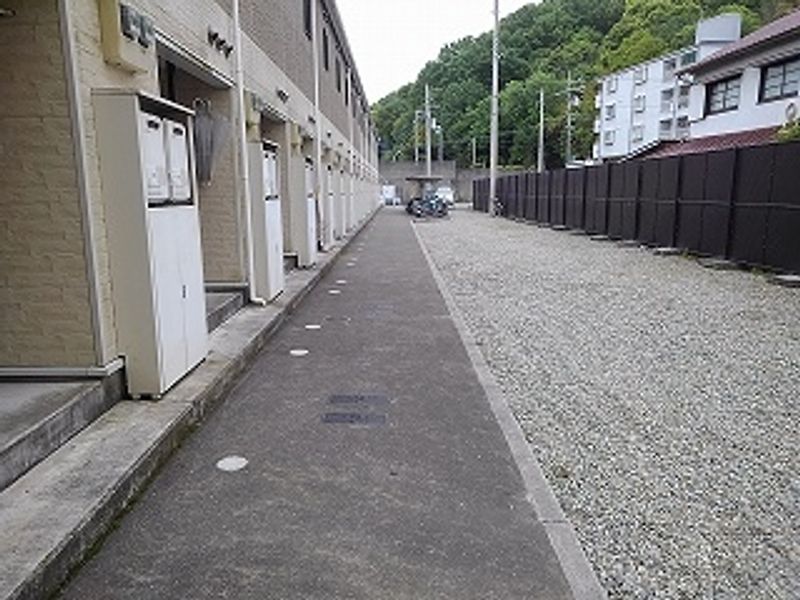 レオパレス花の北 玄関