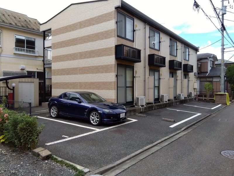 レオパレスシュッドカルチェⅢ 駐車場