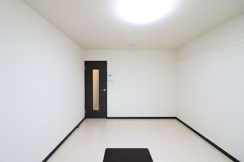 レオネクストコンフォール百々 居間