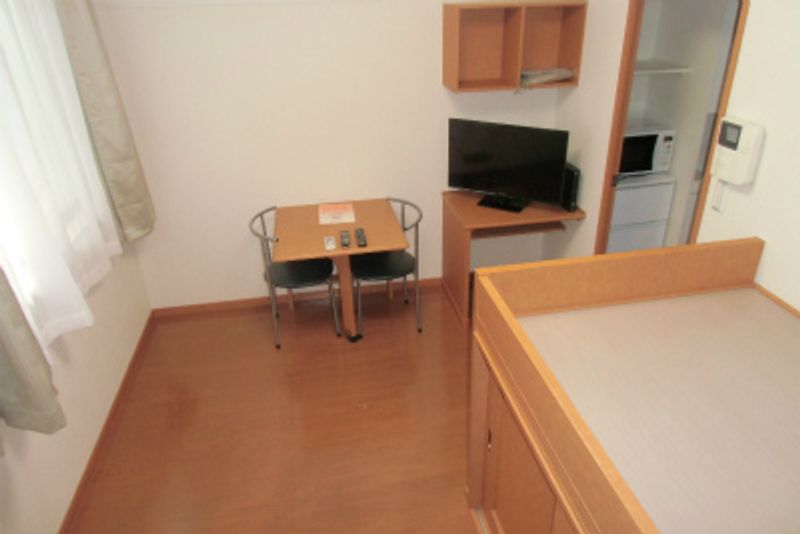 レオパレスラ　プランタン 居間