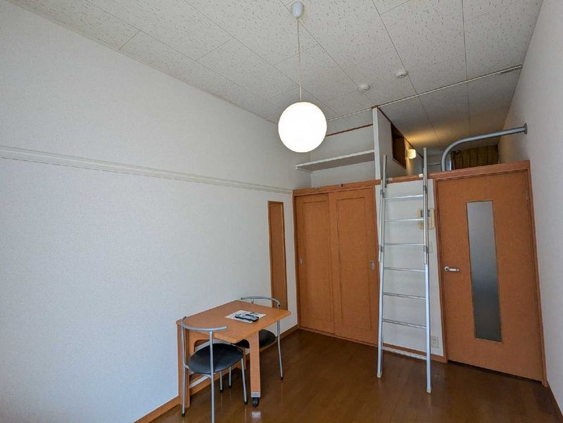 レオパレス清水が丘 居間