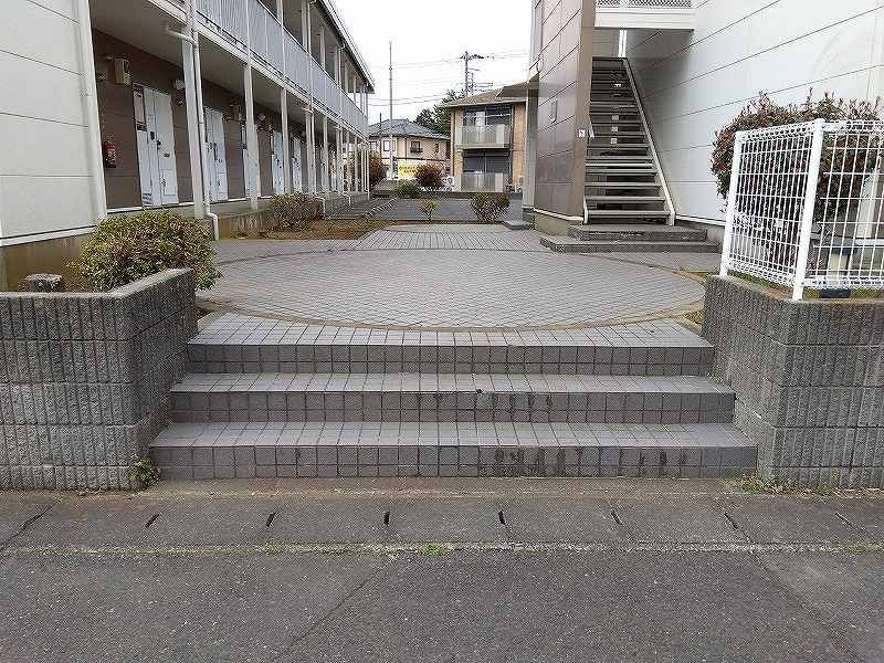 レオパレス鹿嶋宮中Ａ エントランス