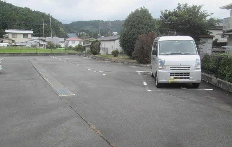 レオパレスクイント 駐車場
