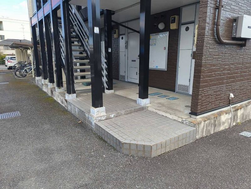 レオパレスメイプルヒルズ エントランス